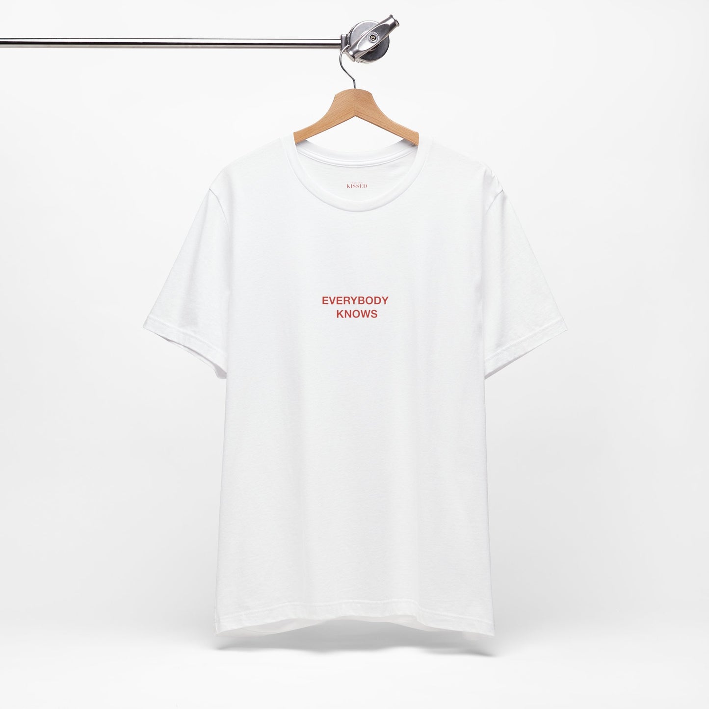 EVERYBODY KNOWS   - Classic, Comfy, Unisex T-Shirt (EU)